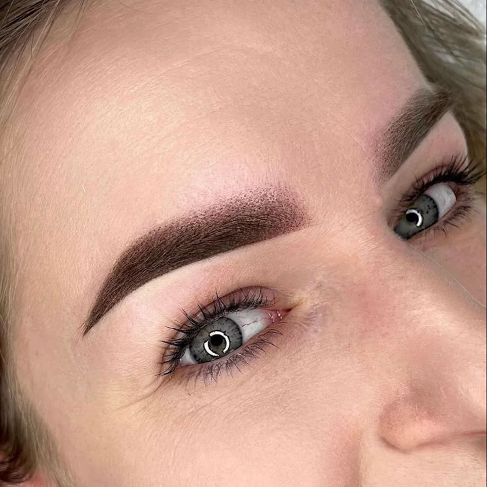 Перманент бровей — крупный план 2